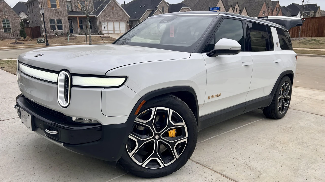 2022 Rivian R1S - Image 10 of 31