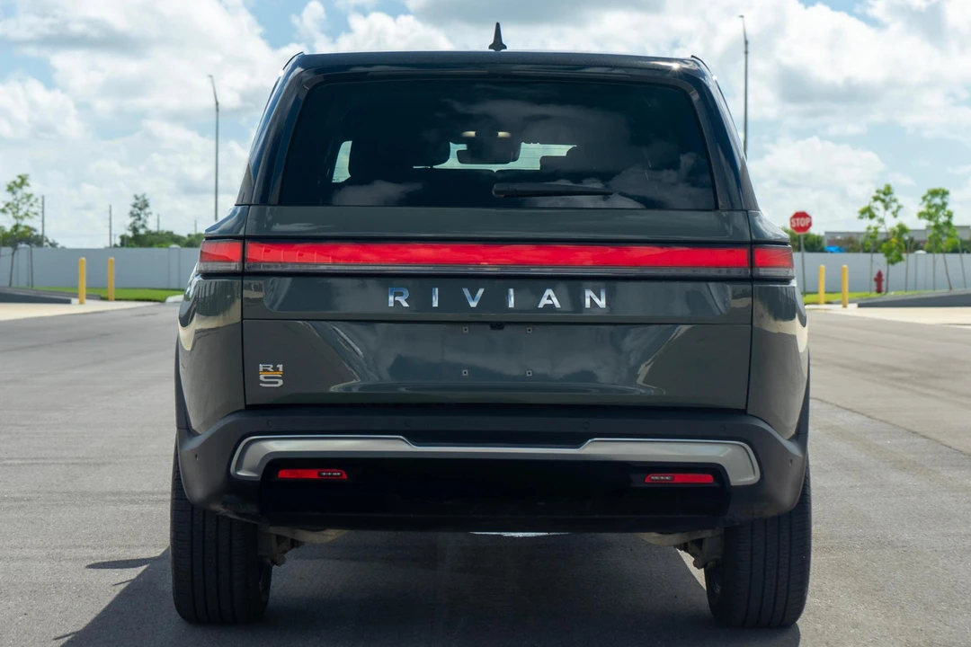 2022 Rivian R1S - Image 5 of 31
