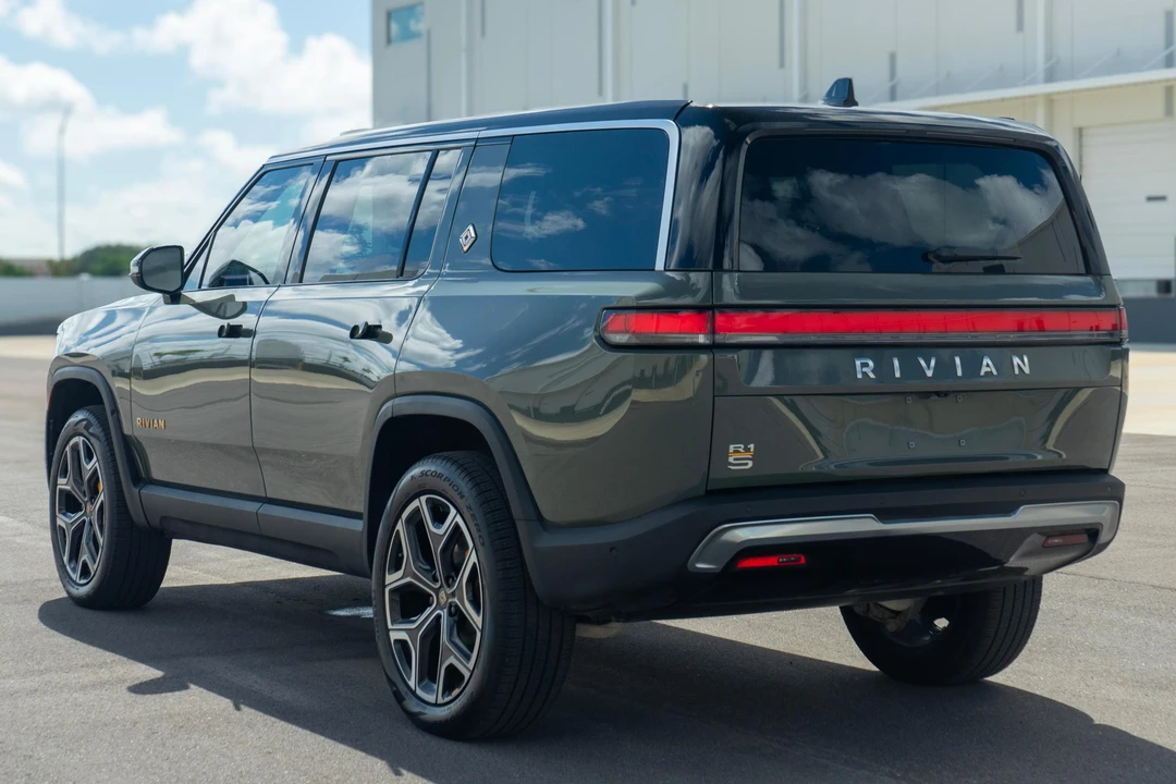 2022 Rivian R1S - Image 4 of 31