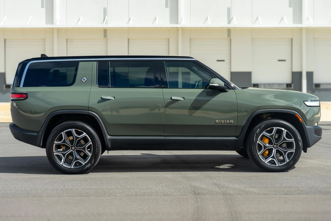 2022 Rivian R1S - Image 3 of 31