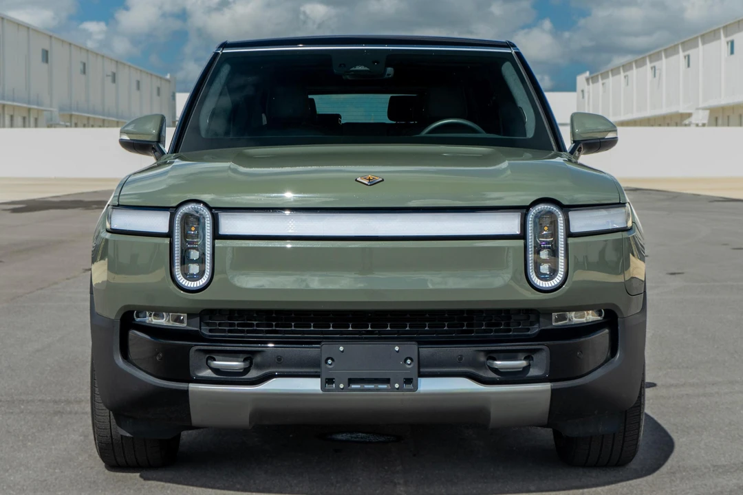 2022 Rivian R1S - Image 2 of 31