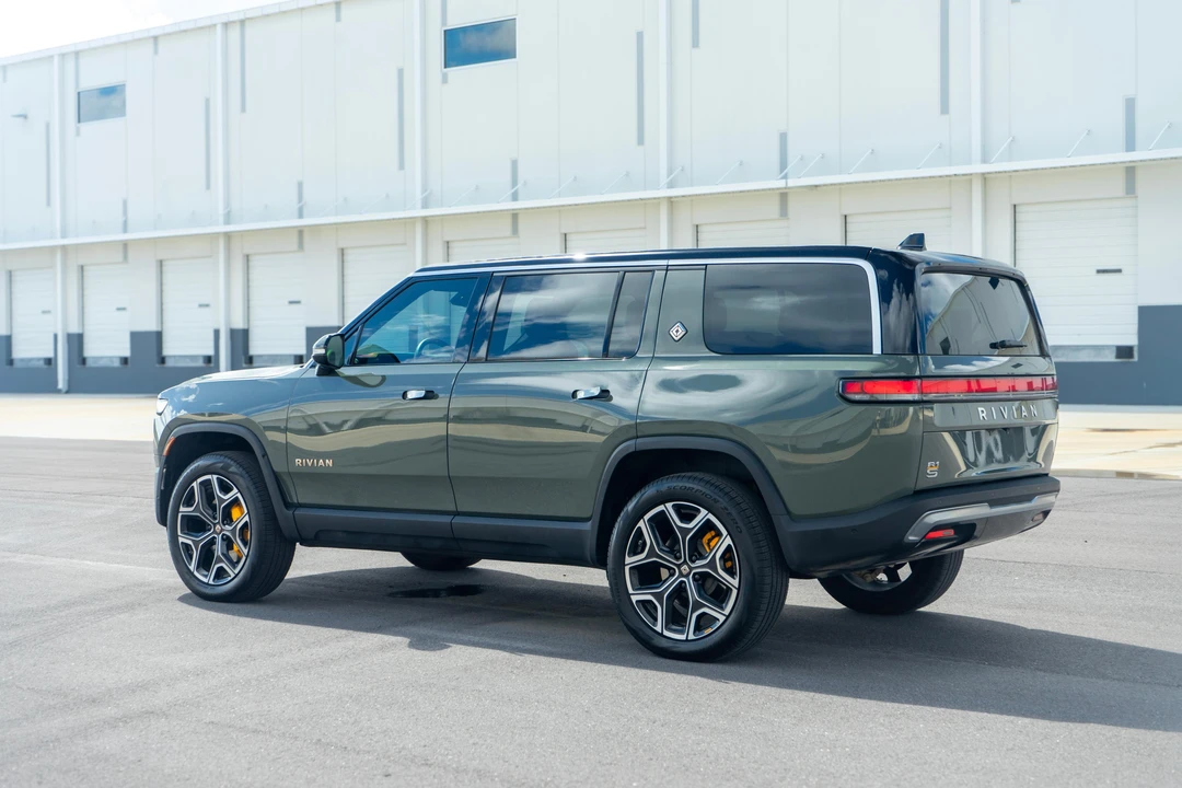 2022 Rivian R1S - Image 13 of 31