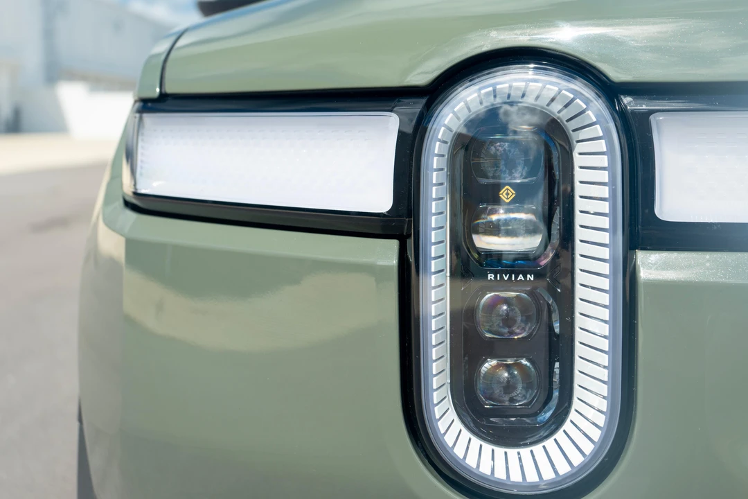 2022 Rivian R1S - Image 24 of 31