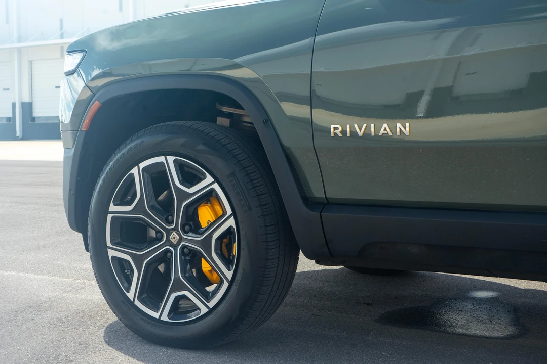 2022 Rivian R1S - Image 30 of 31