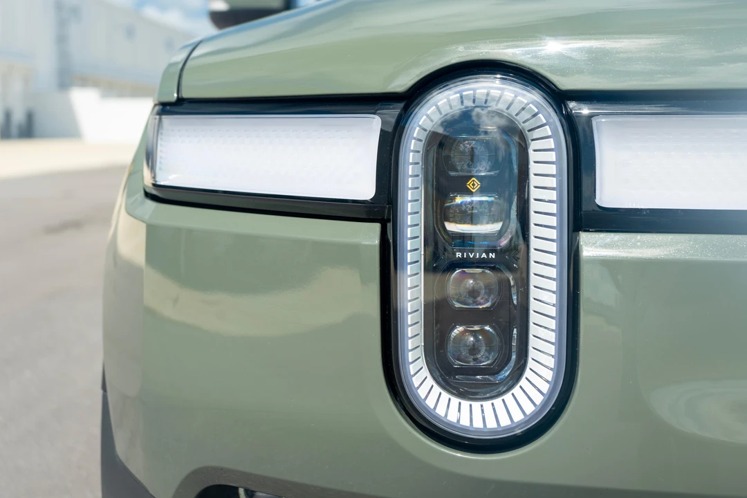 2022 Rivian R1S - Image 23 of 31