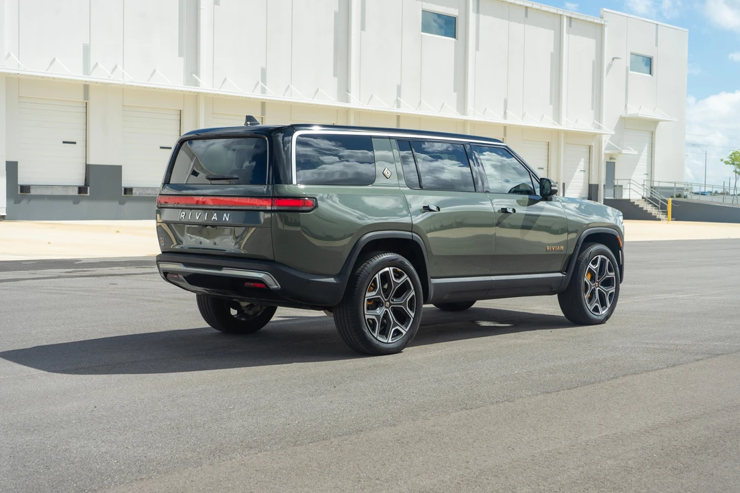 2022 Rivian R1S - Image 15 of 31