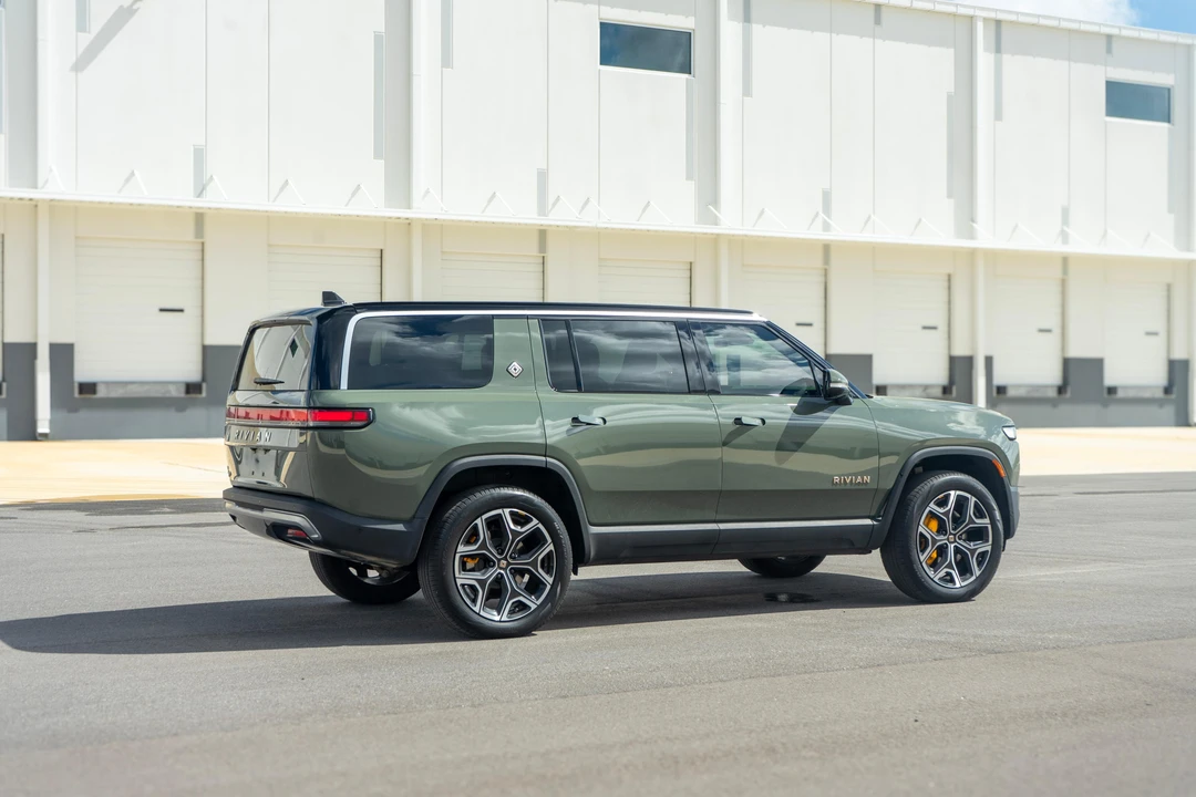 2022 Rivian R1S - Image 16 of 31