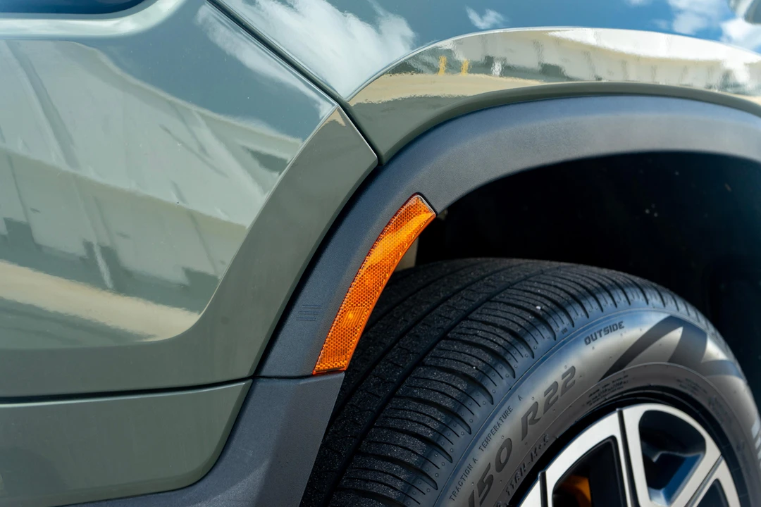 2022 Rivian R1S - Image 29 of 31