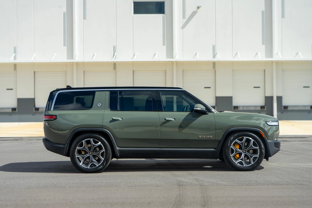 2022 Rivian R1S - Image 17 of 31