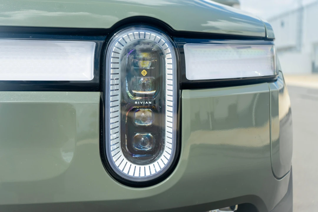 2022 Rivian R1S - Image 26 of 31