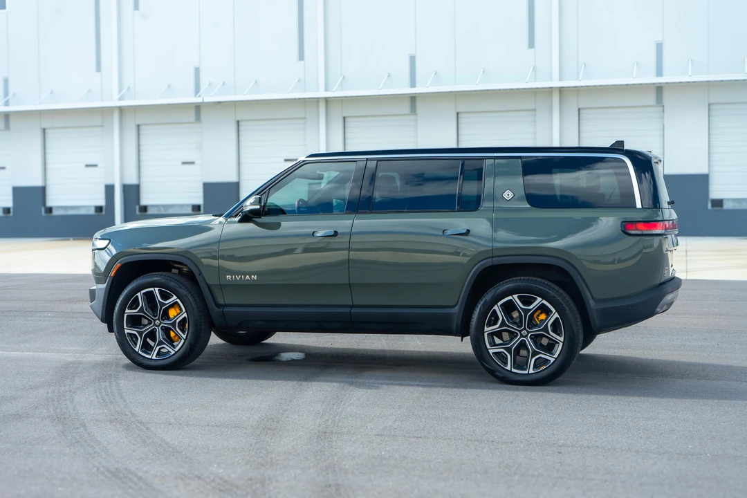 2022 Rivian R1S - Image 12 of 31