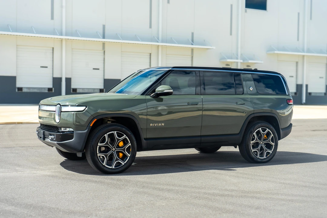 2022 Rivian R1S - Image 10 of 31