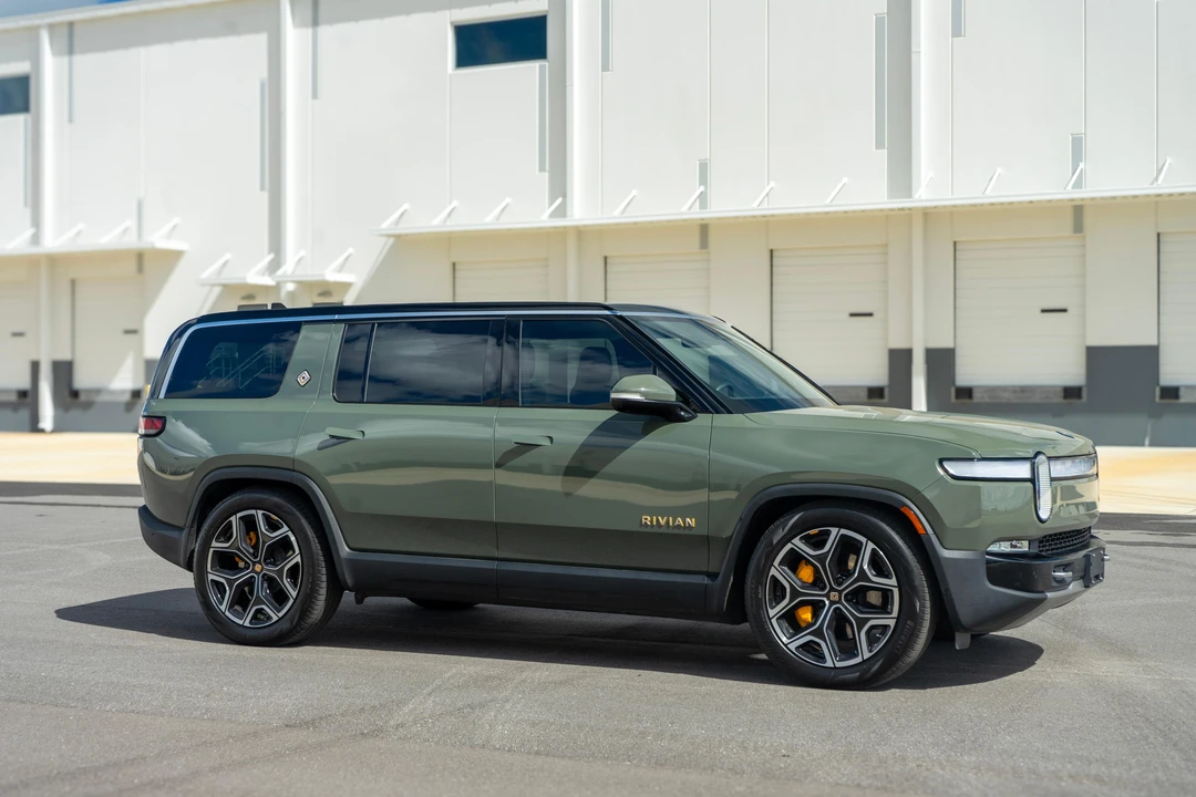 2022 Rivian R1S - Image 18 of 31