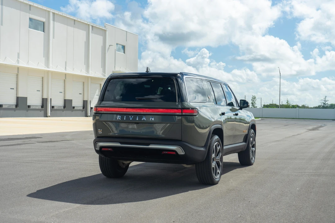 2022 Rivian R1S - Image 14 of 31