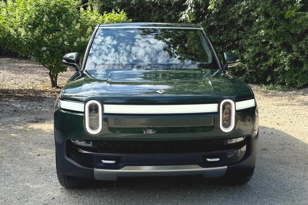 2022 Rivian R1S - Image 2 of 31
