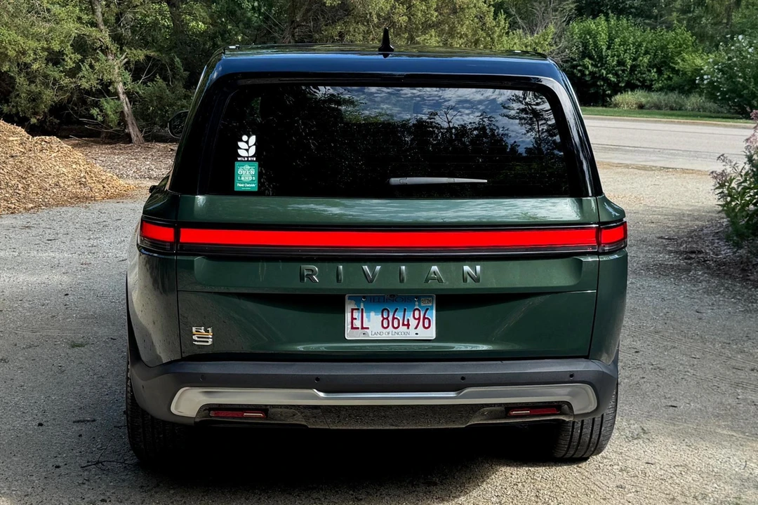 2022 Rivian R1S - Image 5 of 31