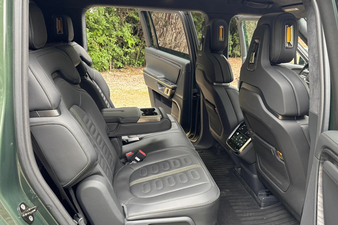 2022 Rivian R1S - Image 15 of 31