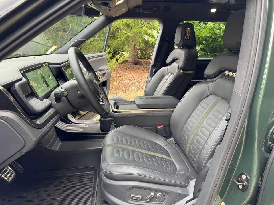 2022 Rivian R1S - Image 17 of 31