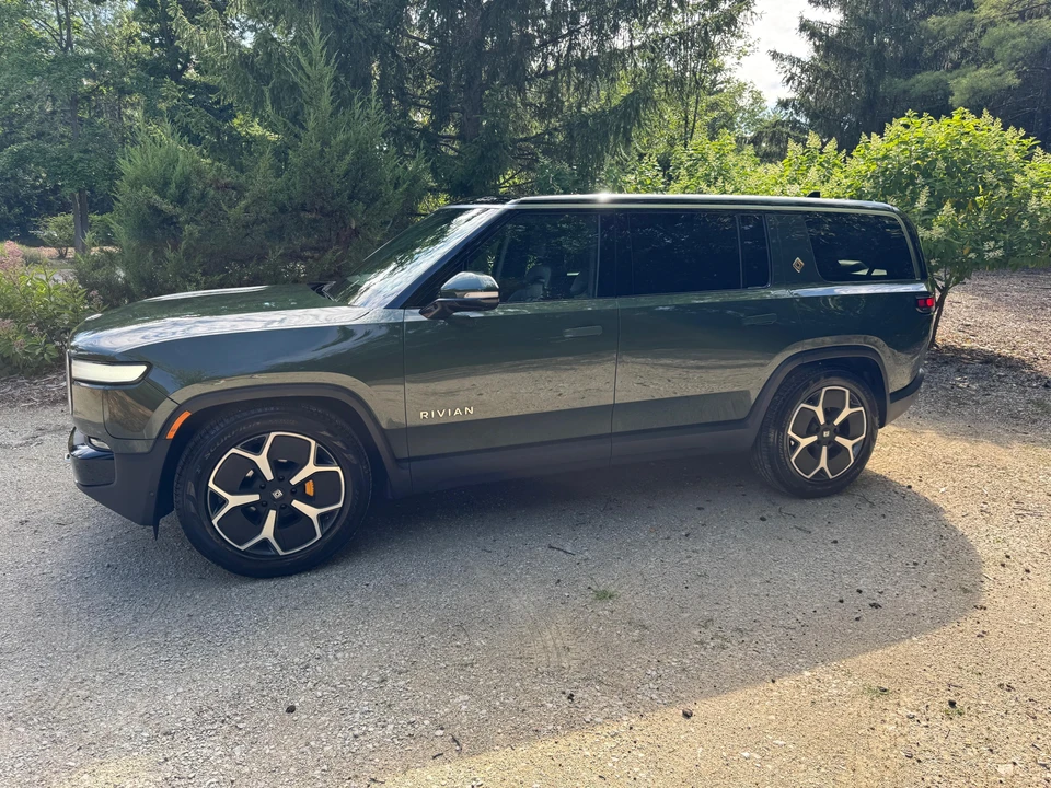 2022 Rivian R1S - Image 6 of 31