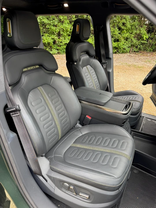 2022 Rivian R1S - Image 19 of 31