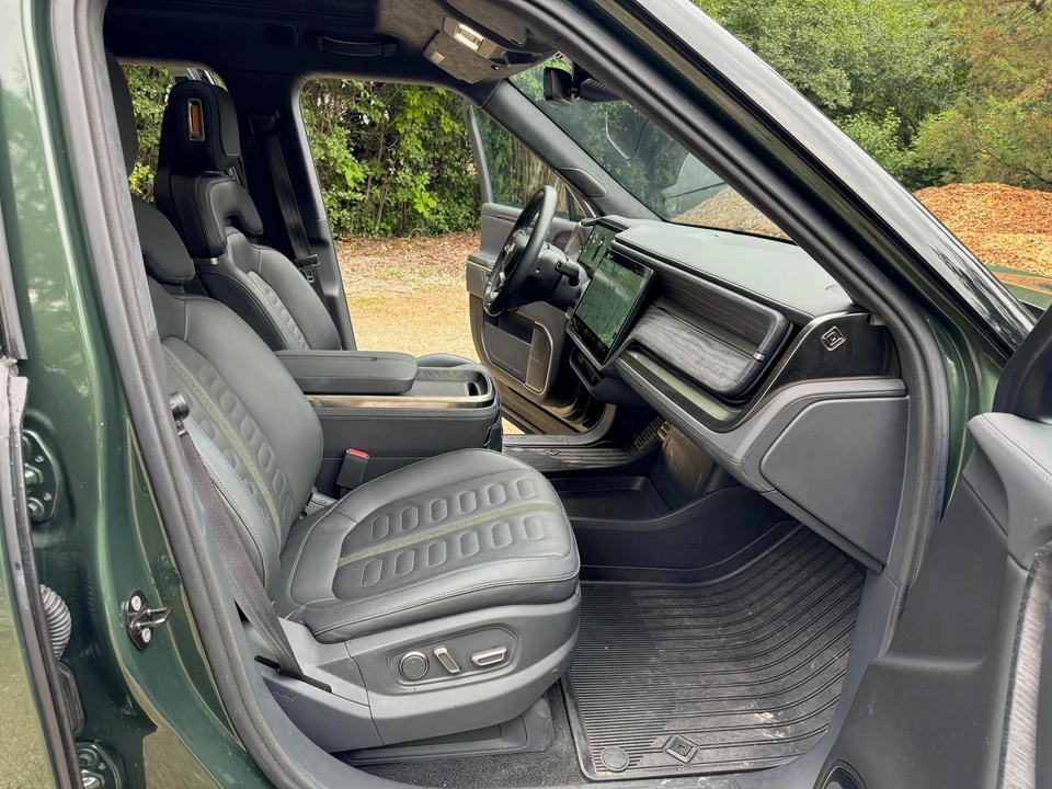 2022 Rivian R1S - Image 18 of 31