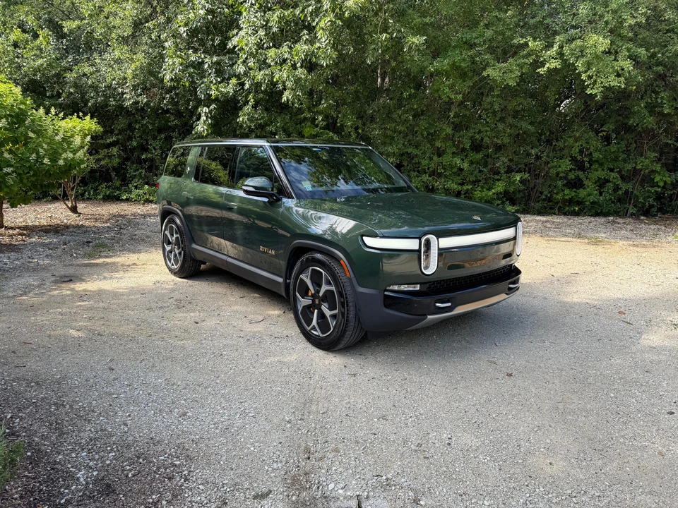 2022 Rivian R1S - Image 8 of 31
