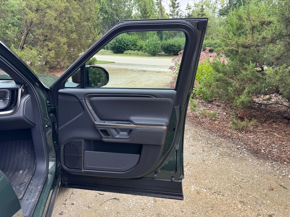 2022 Rivian R1S - Image 26 of 31