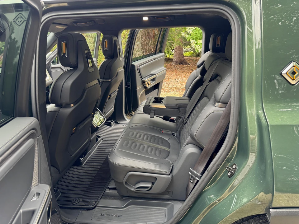 2022 Rivian R1S - Image 21 of 31
