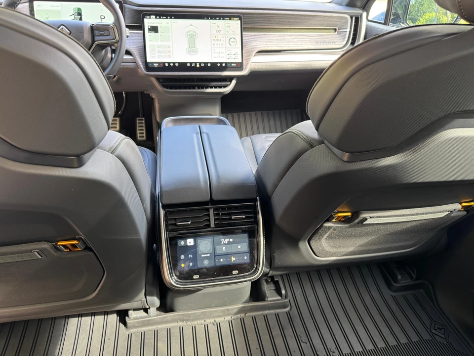 2022 Rivian R1S - Image 24 of 31