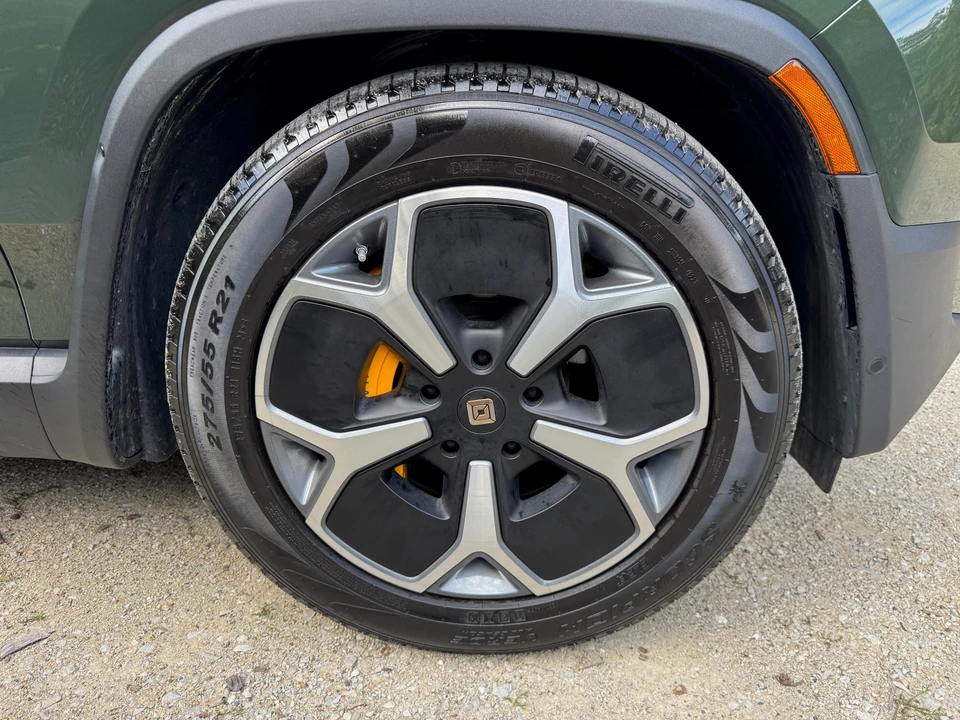 2022 Rivian R1S - Image 12 of 31