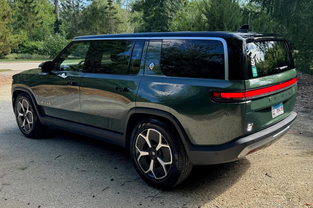 2022 Rivian R1S - Image 4 of 31