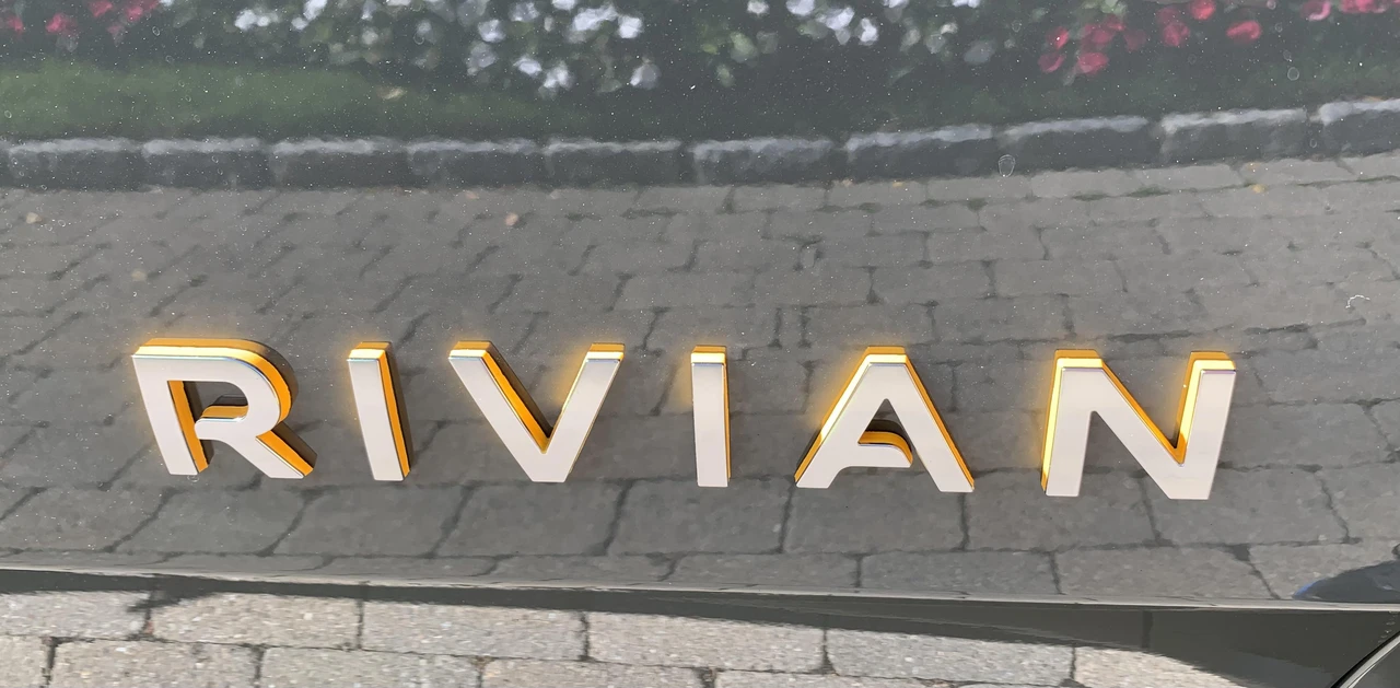 2022 Rivian R1S - Image 20 of 30