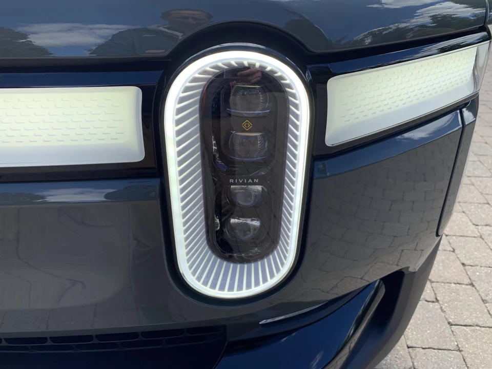 2022 Rivian R1S - Image 19 of 30