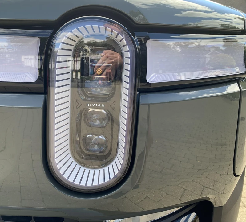 2022 Rivian R1S - Image 18 of 30