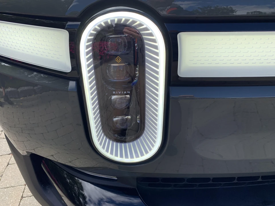 2022 Rivian R1S - Image 16 of 30