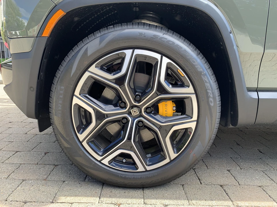 2022 Rivian R1S - Image 28 of 30