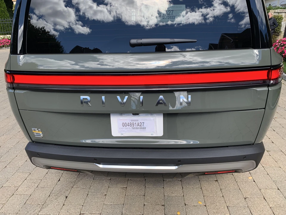 2022 Rivian R1S - Image 24 of 30