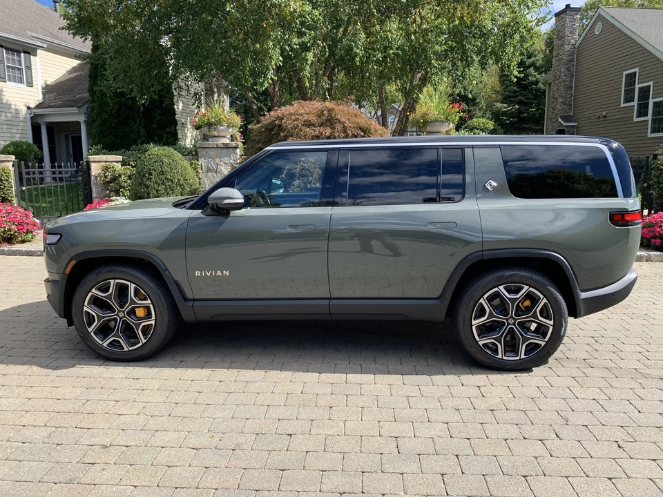 2022 Rivian R1S - Image 7 of 30