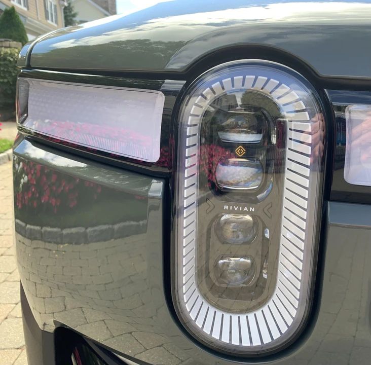 2022 Rivian R1S - Image 15 of 30