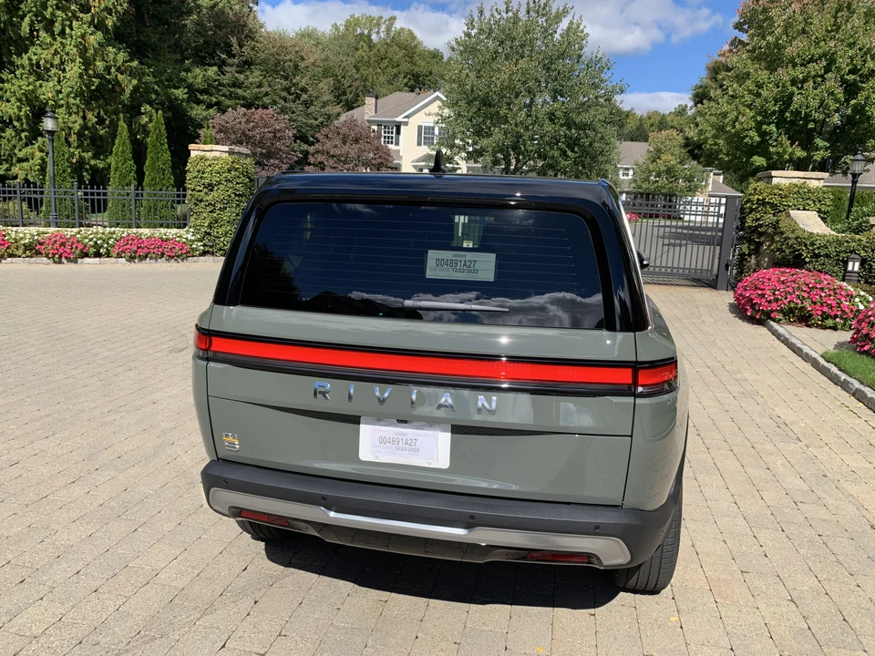 2022 Rivian R1S - Image 10 of 30