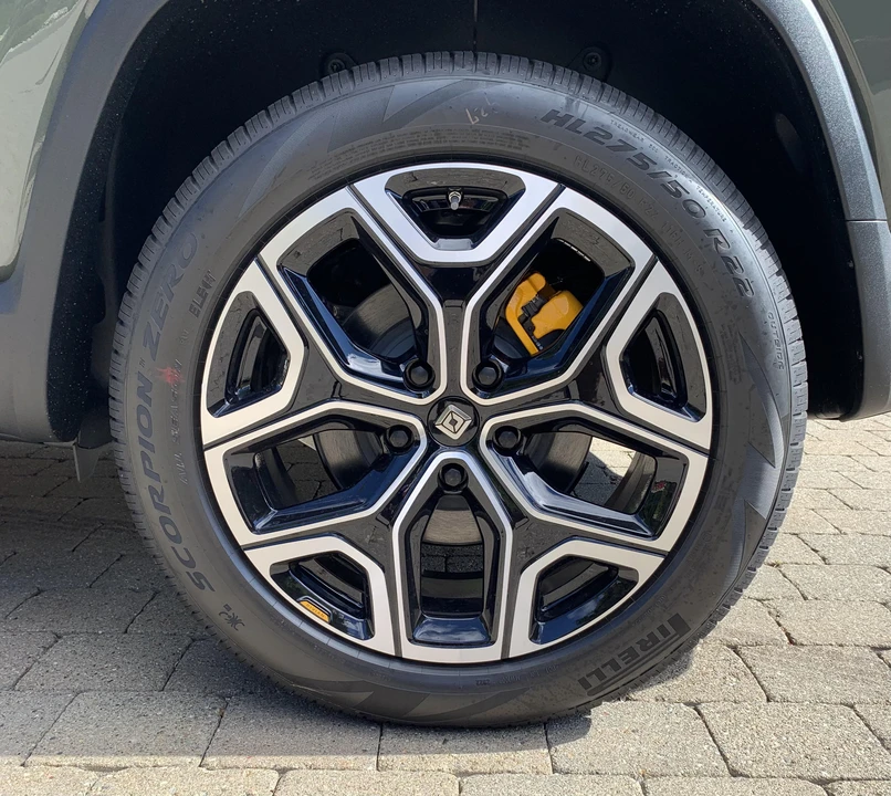 2022 Rivian R1S - Image 29 of 30