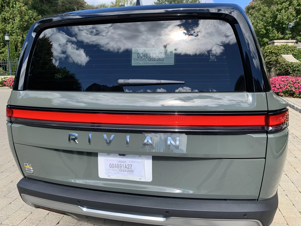2022 Rivian R1S - Image 23 of 30