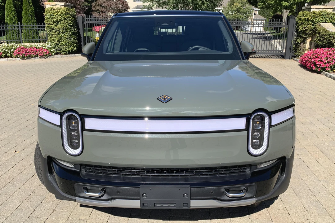 2022 Rivian R1S - Image 2 of 30