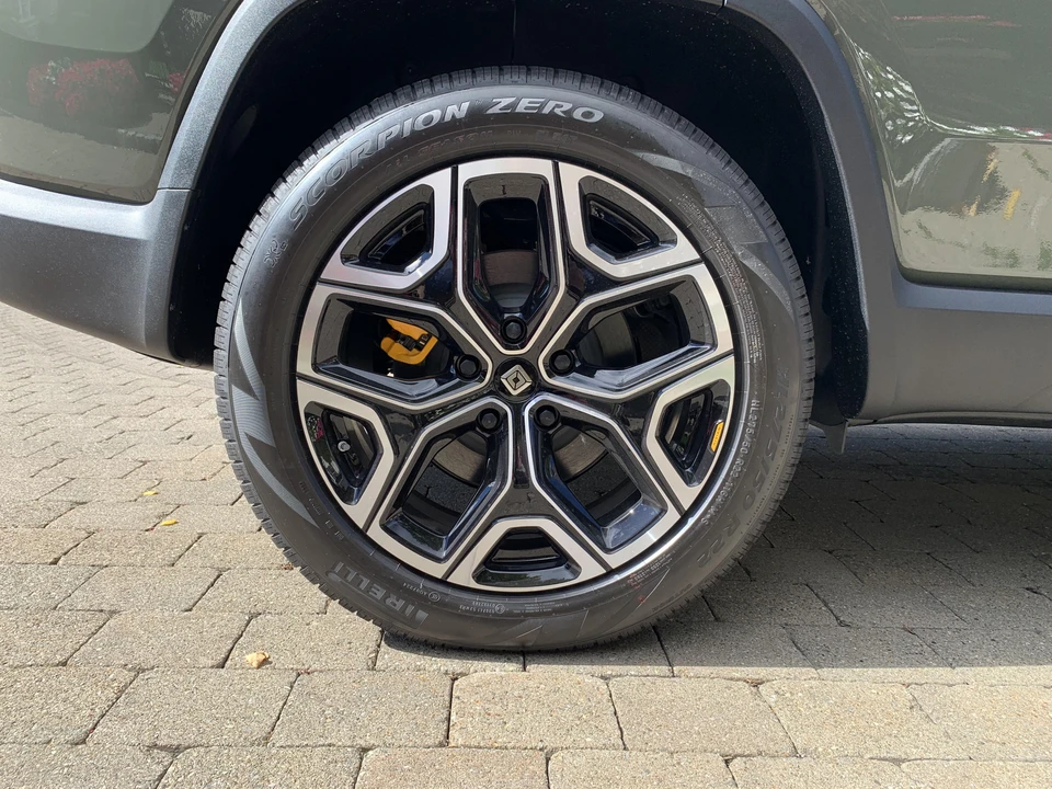 2022 Rivian R1S - Image 30 of 30