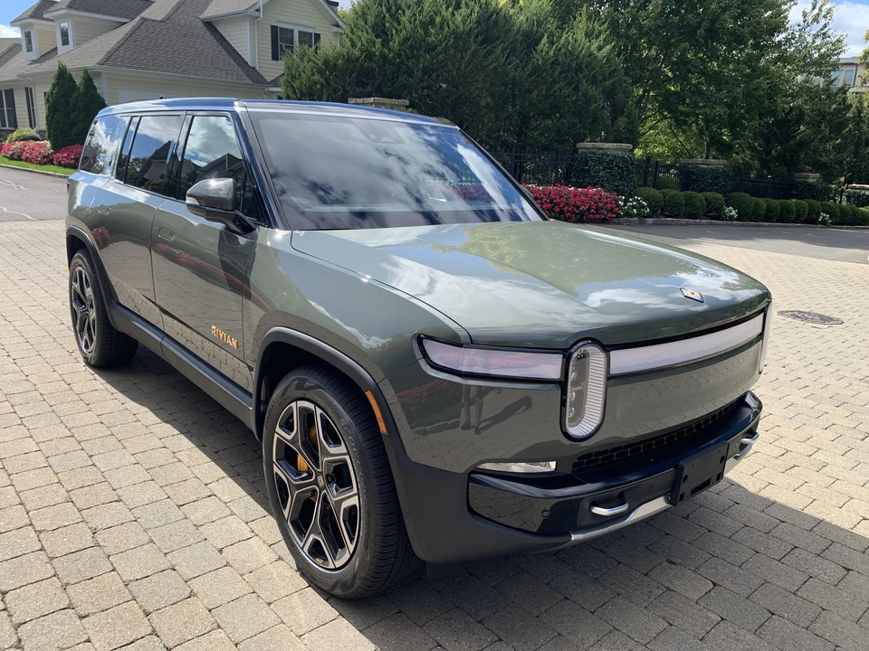 2022 Rivian R1S - Image 13 of 30