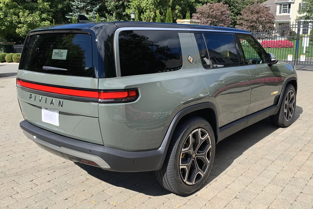 2022 Rivian R1S - Image 4 of 30