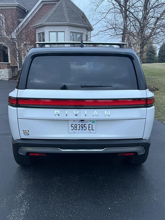 2022 Rivian R1S - Image 14 of 31