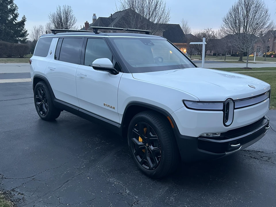 2022 Rivian R1S - Image 16 of 31