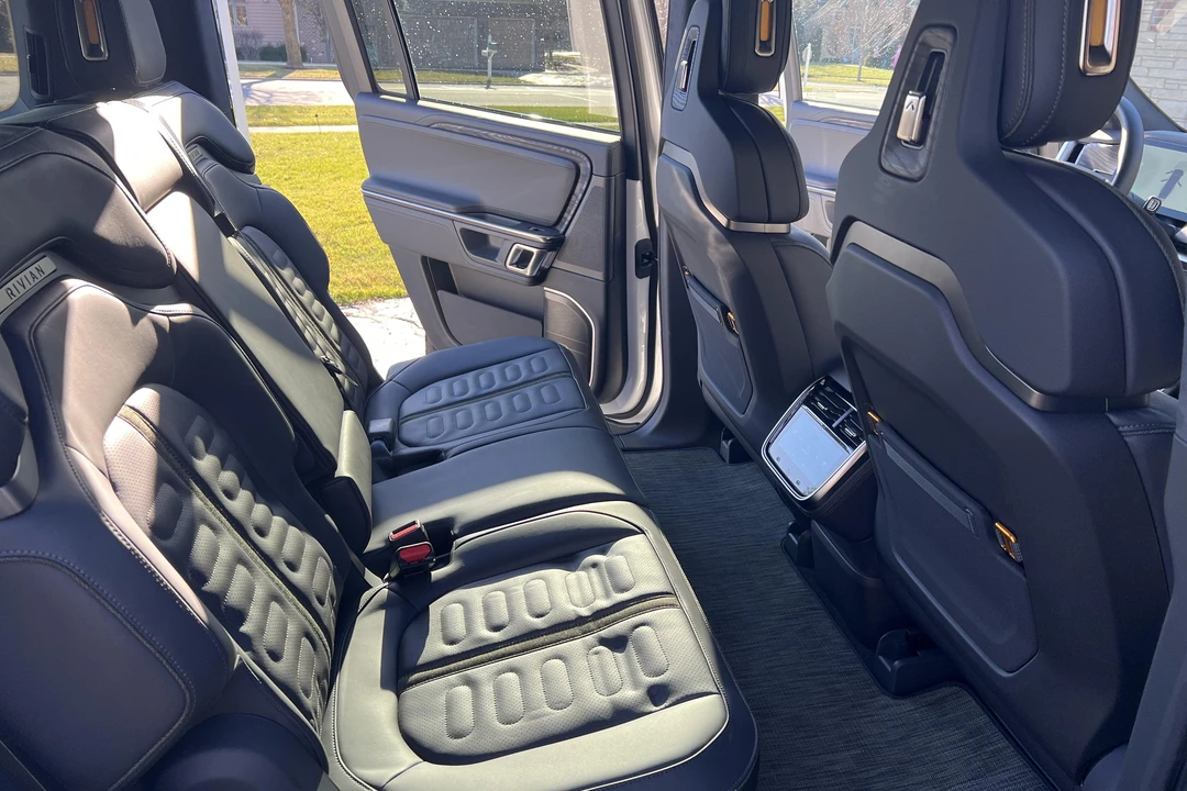 2022 Rivian R1S - Image 28 of 31