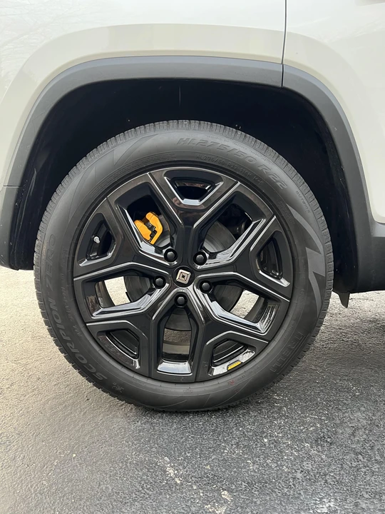 2022 Rivian R1S - Image 24 of 31